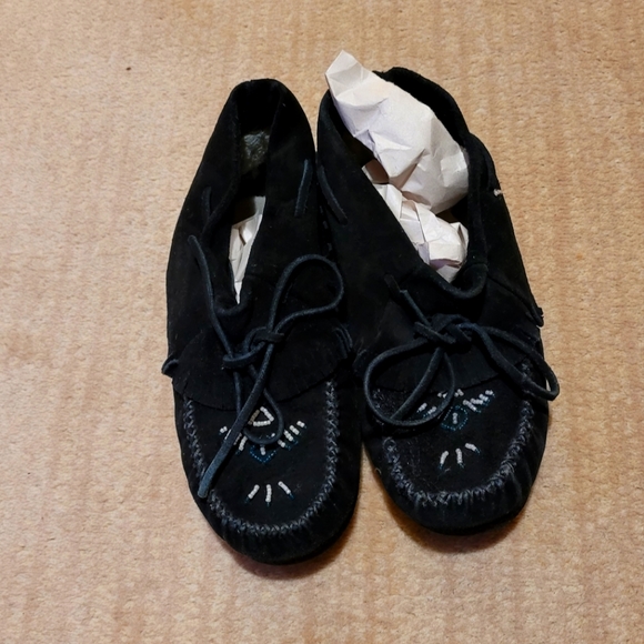 Size 7.5 - Black leather, lined moccasins with beadwork - Picture 1 of 8
